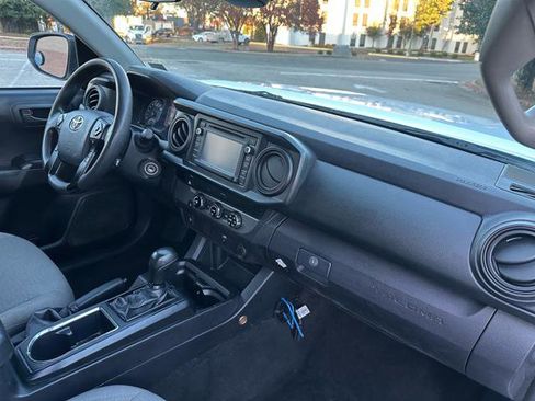 Used 2018 Toyota Tacoma SR image 11