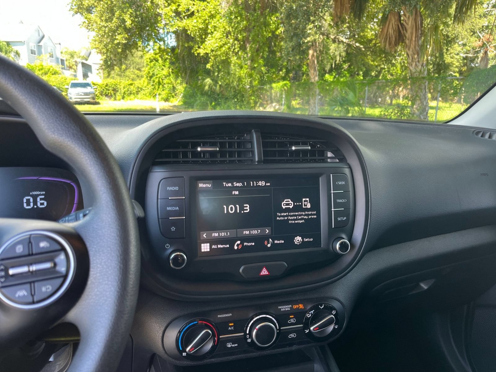 Used 2025 Kia Soul LX w/ LX Technology Package FWD image 16