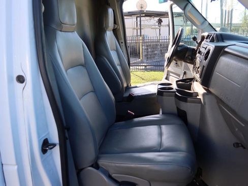 Used 2010 Ford E-350 and Econoline 350 Super Duty image 13