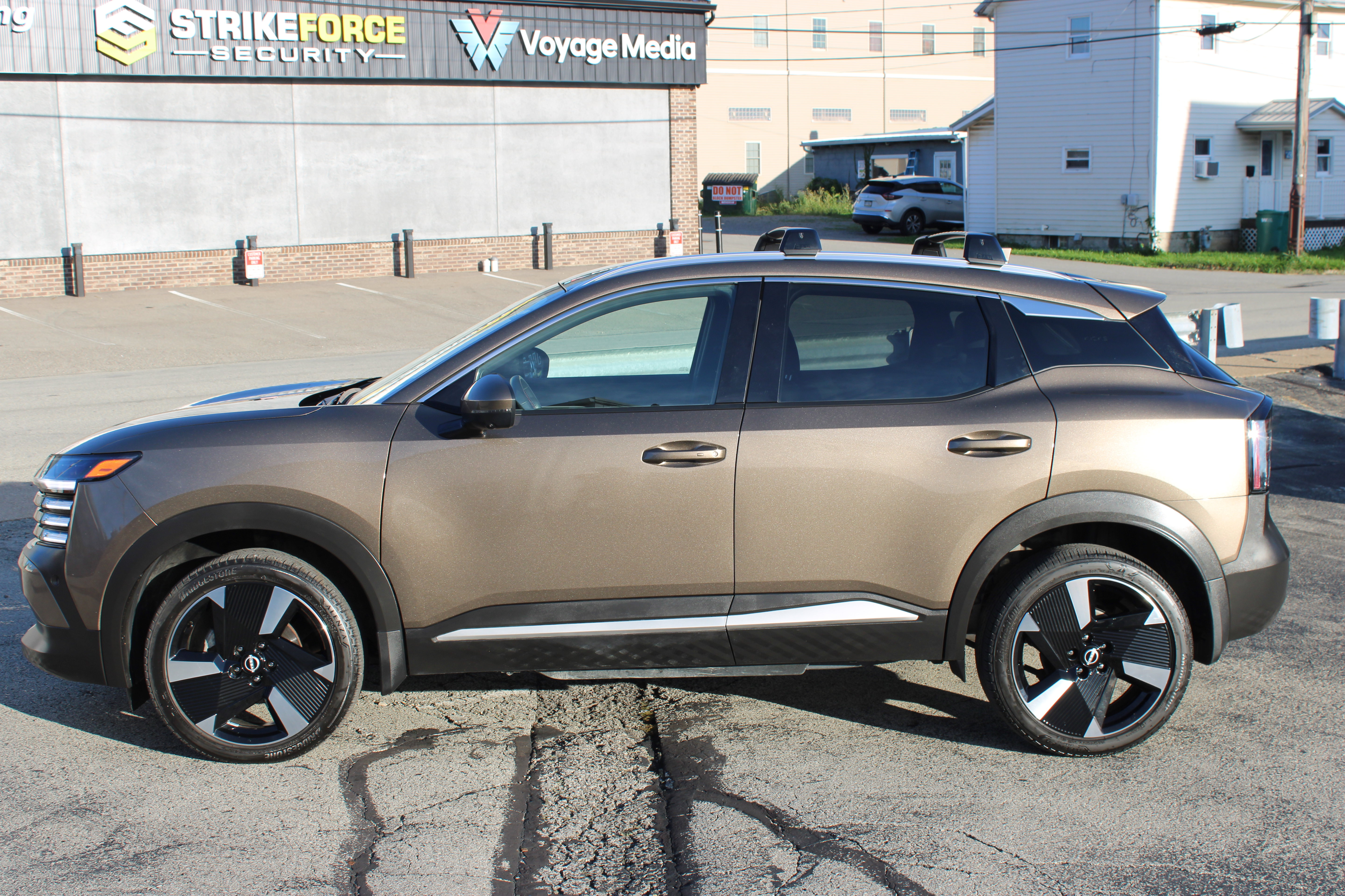 Certified 2025 Nissan Kicks SR w/ Illumination Package AWD/4WD image 2