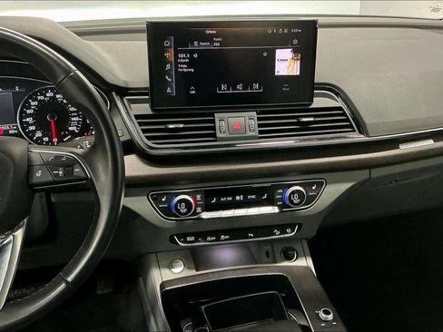Used 2022 Audi Q5 2.0T Premium w/ Convenience Package image 9