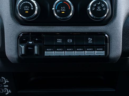 Used 2024 RAM 3500 Tradesman w/ Chrome Appearance Group image 28