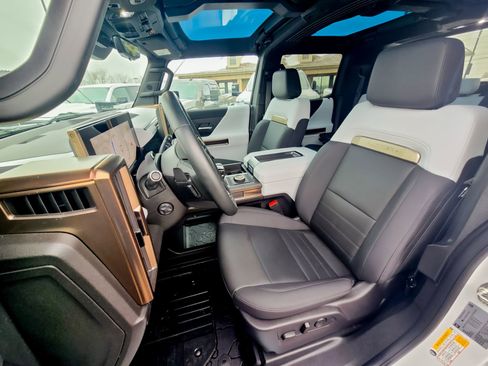 Used 2024 GMC Hummer EV 2X w/ LPO, Illumination Package image 37