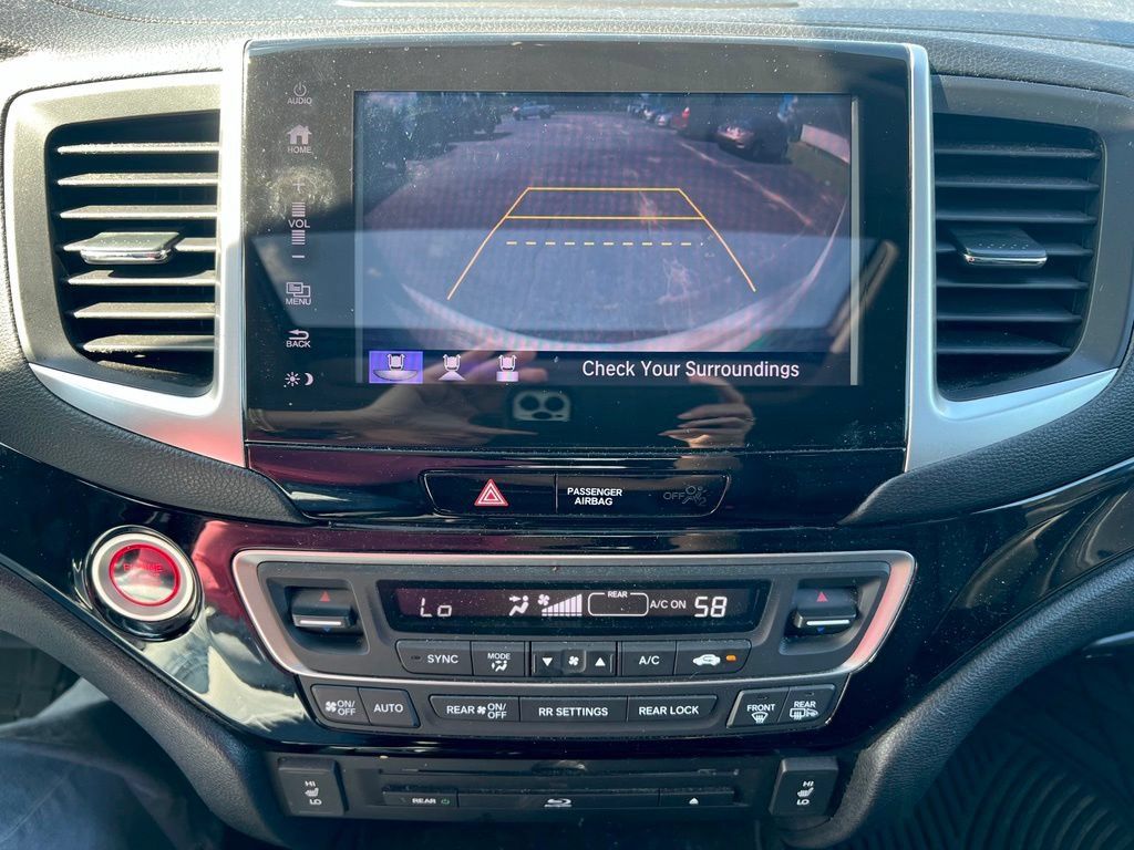 Used 2018 Honda Pilot Touring image 14