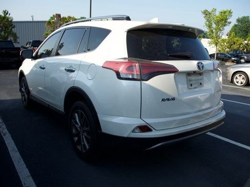 Used 2018 Toyota RAV4 Limited FWD image 4