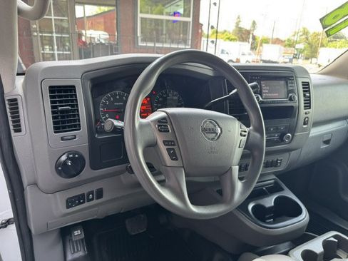 Used 2018 Nissan NV 3500 SV RWD image 9