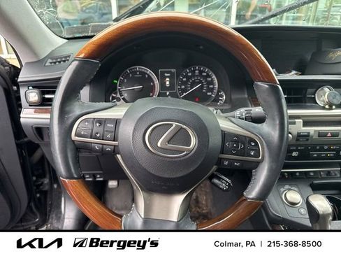 Used 2016 Lexus ES 350 w/ Luxury Package w/Wood Trim FWD image 11