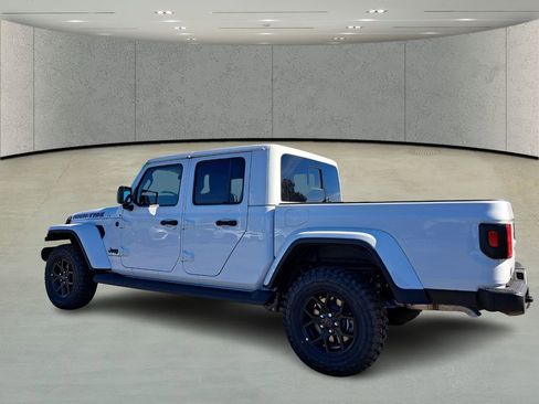 New 2025 Jeep Gladiator High Tide image 7
