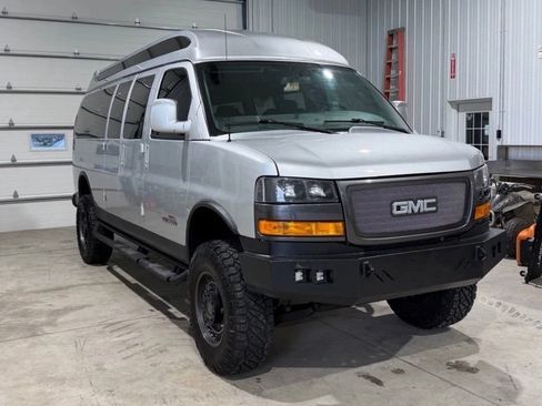 Used 2018 GMC Savana 3500 Extended RWD image 6