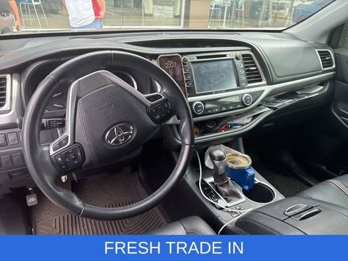 Used 2019 Toyota Highlander SE image 8