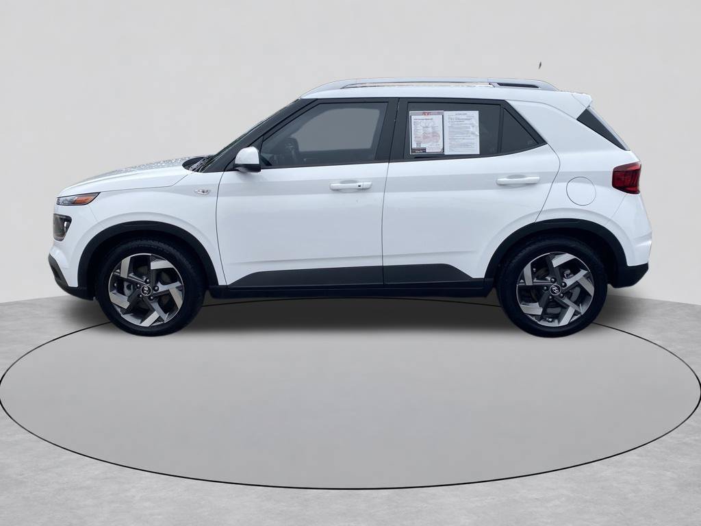Used 2025 Hyundai Venue SEL FWD image 3