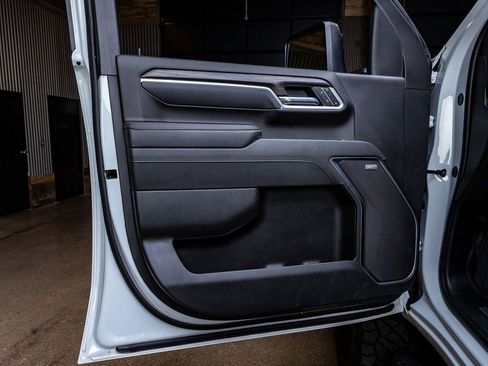 Used 2025 GMC Sierra 2500 SLT w/ SLT Premium Package image 36