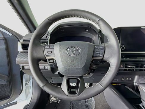 Used 2025 Toyota Camry SE w/ Convenience Package FWD image 11