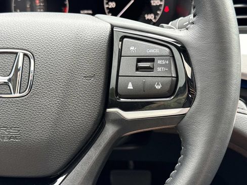 Used 2025 Honda Odyssey Touring image 9