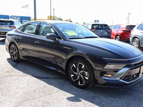 Used 2025 Hyundai Sonata SEL FWD image 3