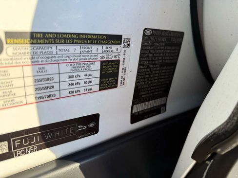 Used 2018 Land Rover Discovery HSE Luxury image 40