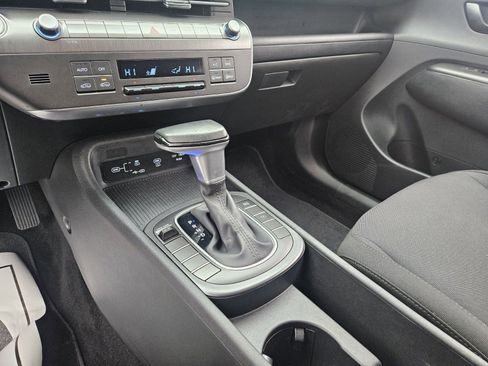 Used 2025 Hyundai Kona SEL FWD image 24