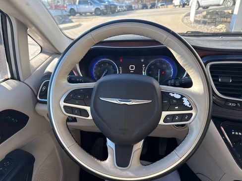 Used 2019 Chrysler Pacifica Limited w/ Advanced Safetytec Group image 14