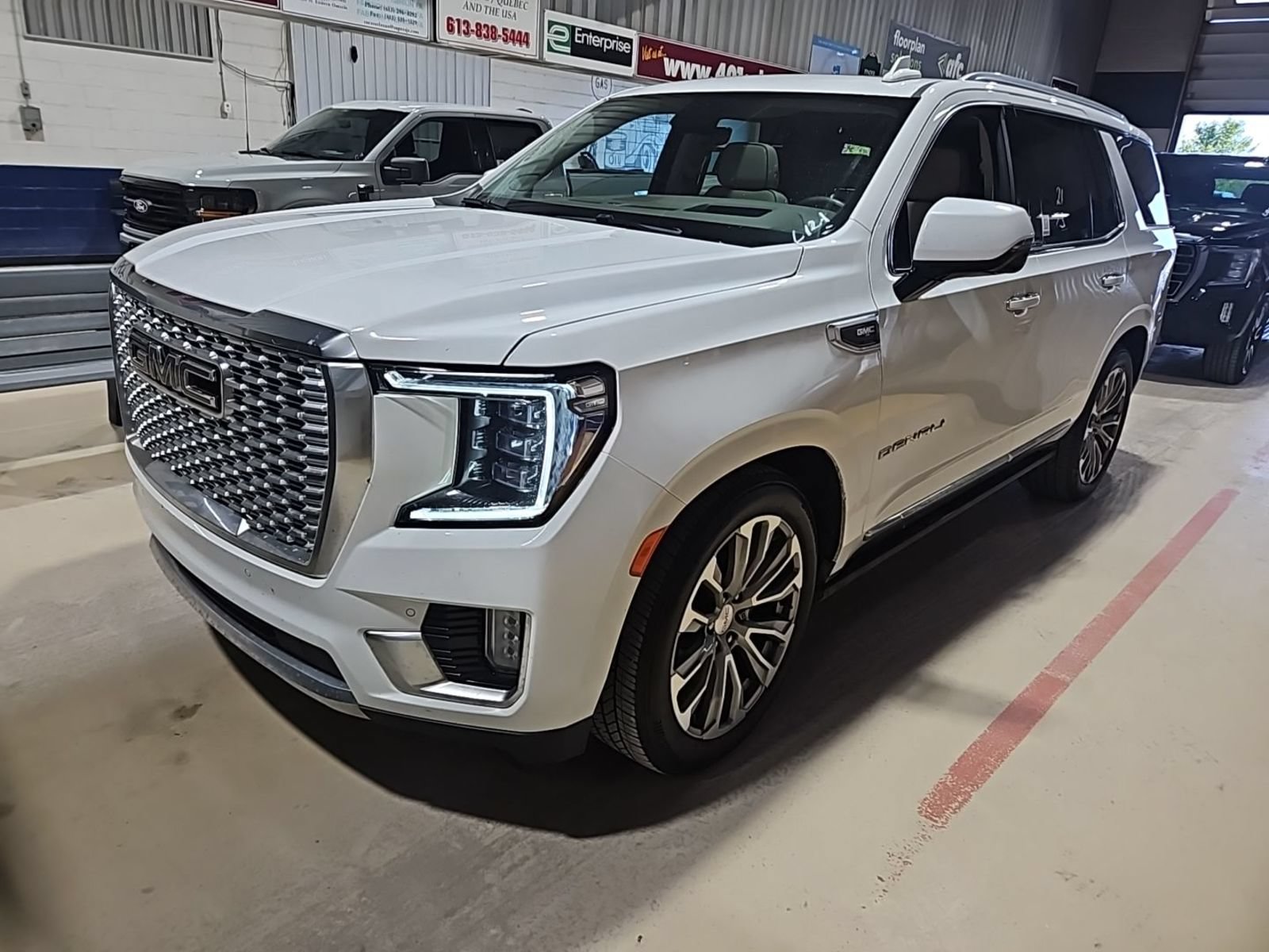 Used 2021 GMC Yukon Denali w/ Denali Ultimate Package AWD/4WD image 1