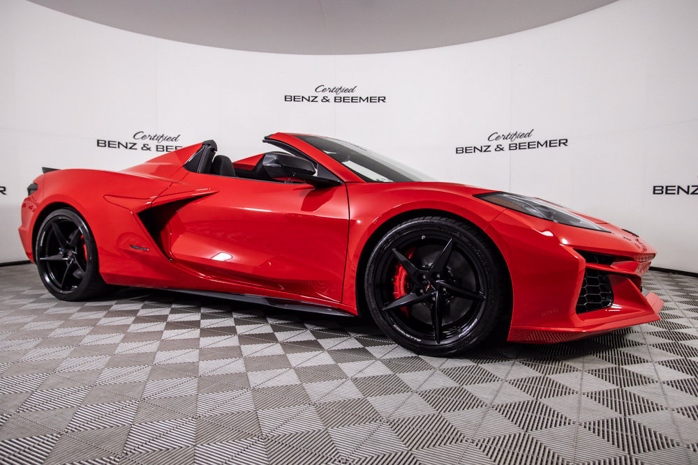 Used 2025 Chevrolet Corvette E-Ray w/ Stealth Interior Trim Package AWD/4WD image 3