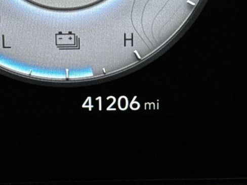 Used 2023 Hyundai Elantra Limited image 6