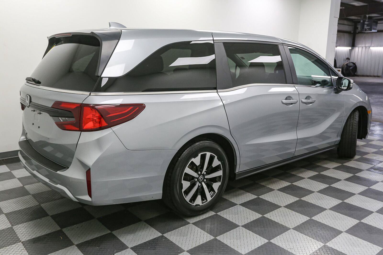 Used 2025 Honda Odyssey EX-L image 8