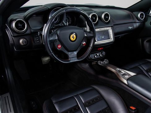 Used 2014 Ferrari California image 35