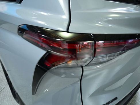 Used 2025 Toyota Sienna XLE Woodland Edition image 12