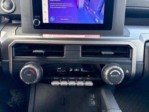 Certified 2025 Toyota 4Runner SR5 AWD/4WD image 30