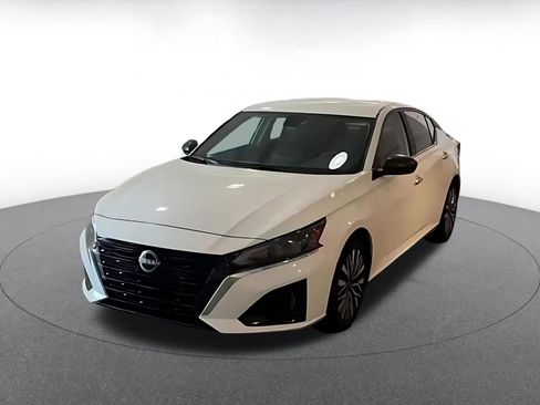 Used 2025 Nissan Altima 2.5 SV image 8