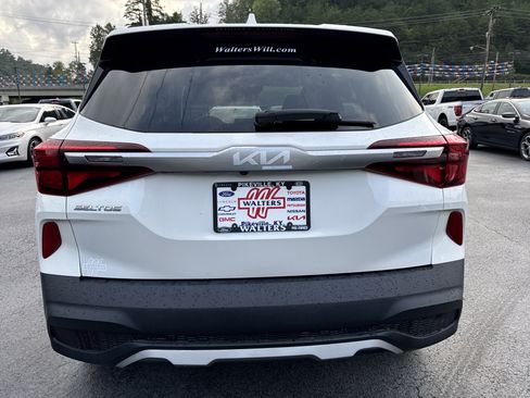 Used 2023 Kia Seltos LX AWD/4WD image 6
