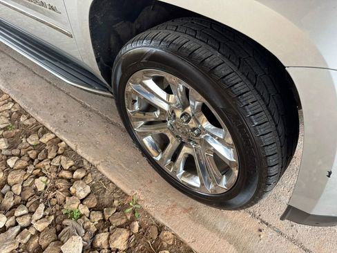 Used 2020 GMC Yukon XL SLT w/ Premium Edition image 34