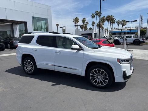 Used 2023 GMC Acadia Denali image 4