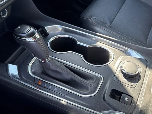 Used 2020 Chevrolet Traverse LT image 22