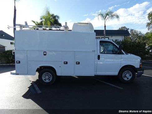 Used 2017 Chevrolet Express 3500 image 2
