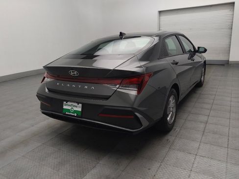 Used 2024 Hyundai Elantra SE FWD image 9