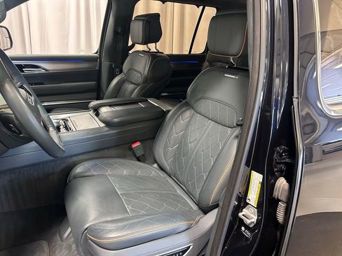 Used 2023 Jeep Grand Wagoneer Series III AWD/4WD image 9