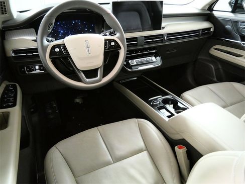 Certified 2024 Lincoln Corsair Premiere w/ Equipment Group 101A image 4