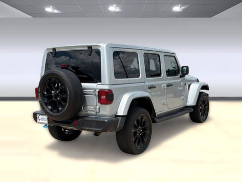 Used 2023 Jeep Wrangler Unlimited Sahara w/ Cold Weather Group AWD/4WD image 9