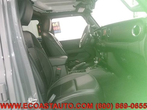 Used 2023 Jeep Wrangler Sahara w/ Cold Weather Group image 11