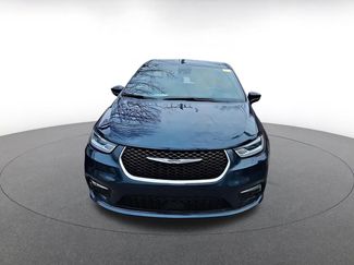 Used 2025 Chrysler Pacifica Select video 2