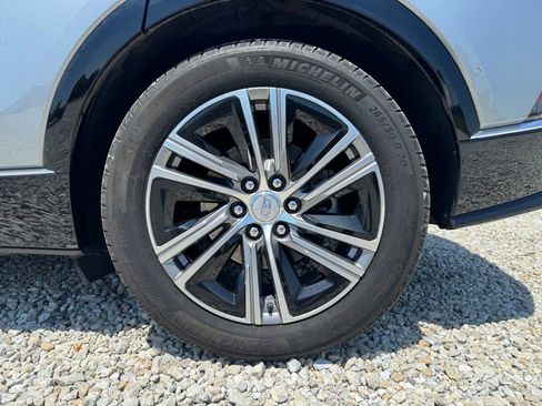 Used 2024 Cadillac Lyriq Luxury AWD/4WD image 16