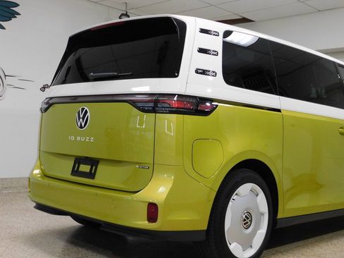 Used 2025 Volkswagen ID. Buzz 1st Edition image 89