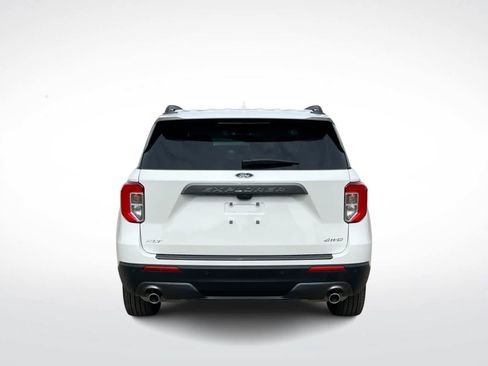 Used 2024 Ford Explorer XLT w/ Equipment Group 202A image 7