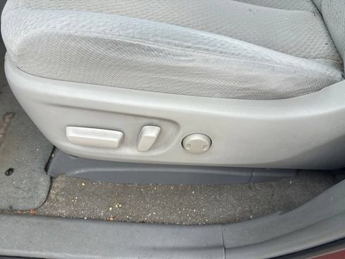 Used 2012 Toyota Sienna LE FWD image 12