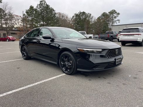 Certified 2025 Honda Accord SE image 6