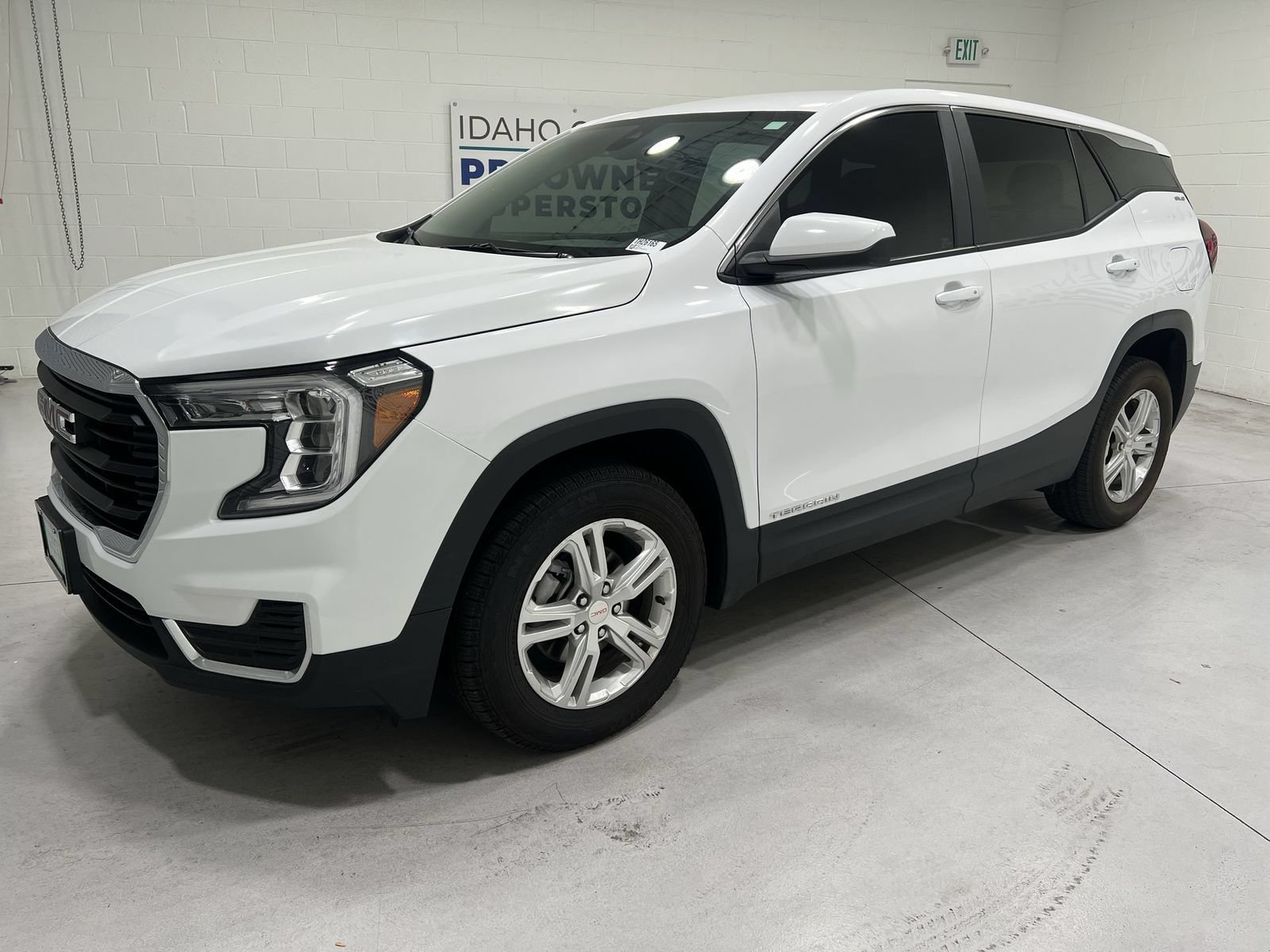 Used 2024 GMC Terrain SLE AWD/4WD image 4