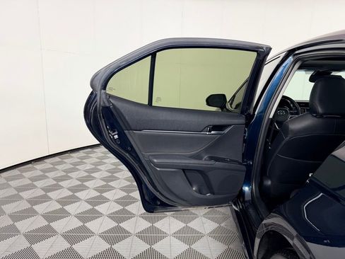 Used 2018 Toyota Camry XLE image 25