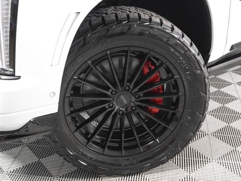 Used 2026 Cadillac Escalade V w/ LPO, ONYX Package AWD/4WD image 35