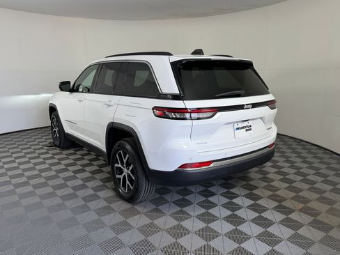 Used 2024 Jeep Grand Cherokee Limited AWD/4WD image 3